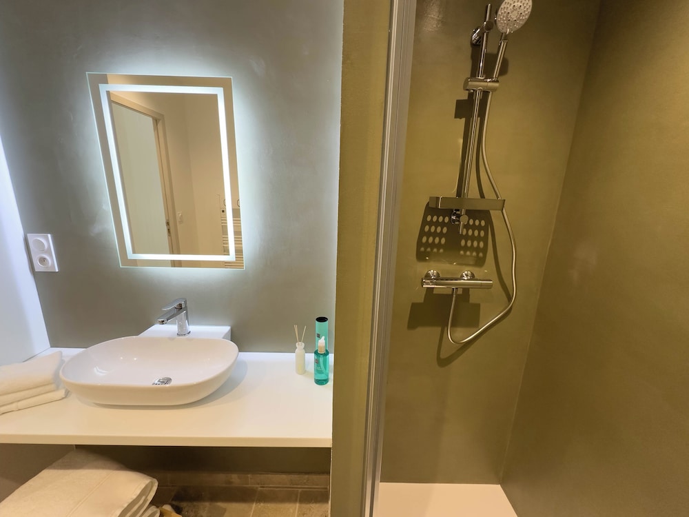 The green Suite, with private garden photo 3