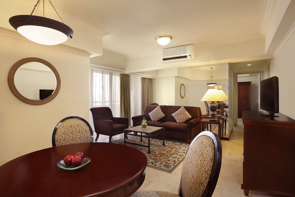 Suite, 2 Bedrooms - Photo 7