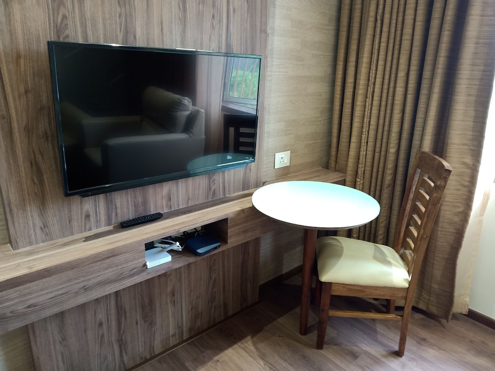 Executive Room - Photo 17