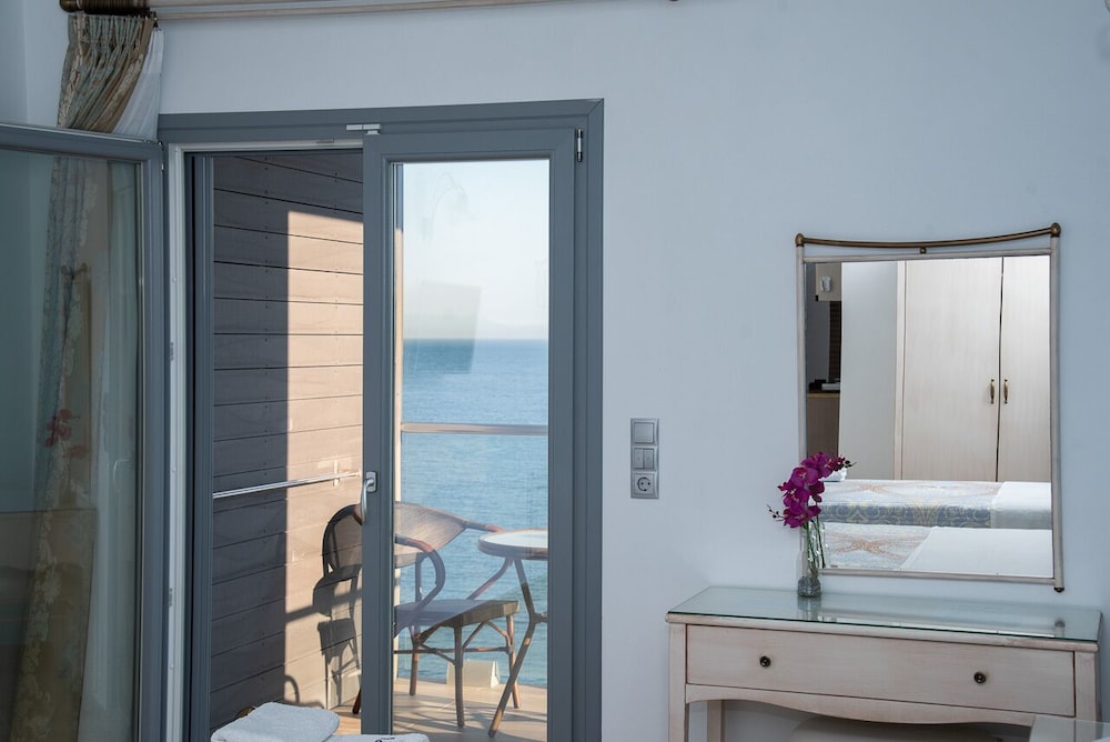 Deluxe Double Room, Sea View - Photo 16