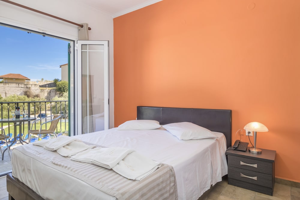 Basic Double Room photo 3