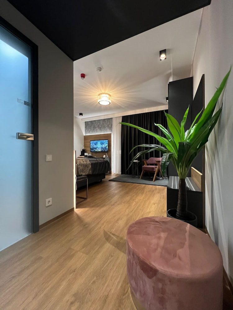 Superior Double Room, 1 Queen Bed, Non Smoking, Ensuite photo 2