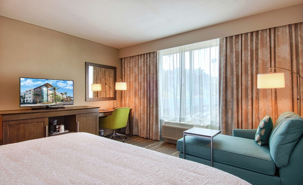 Room Based On Availability: 1 King Or 2 Queens
