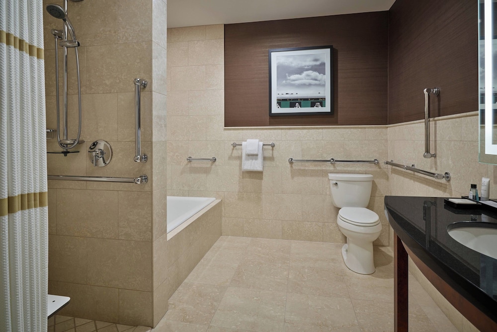 Suite, 1 Bedroom - Photo 5