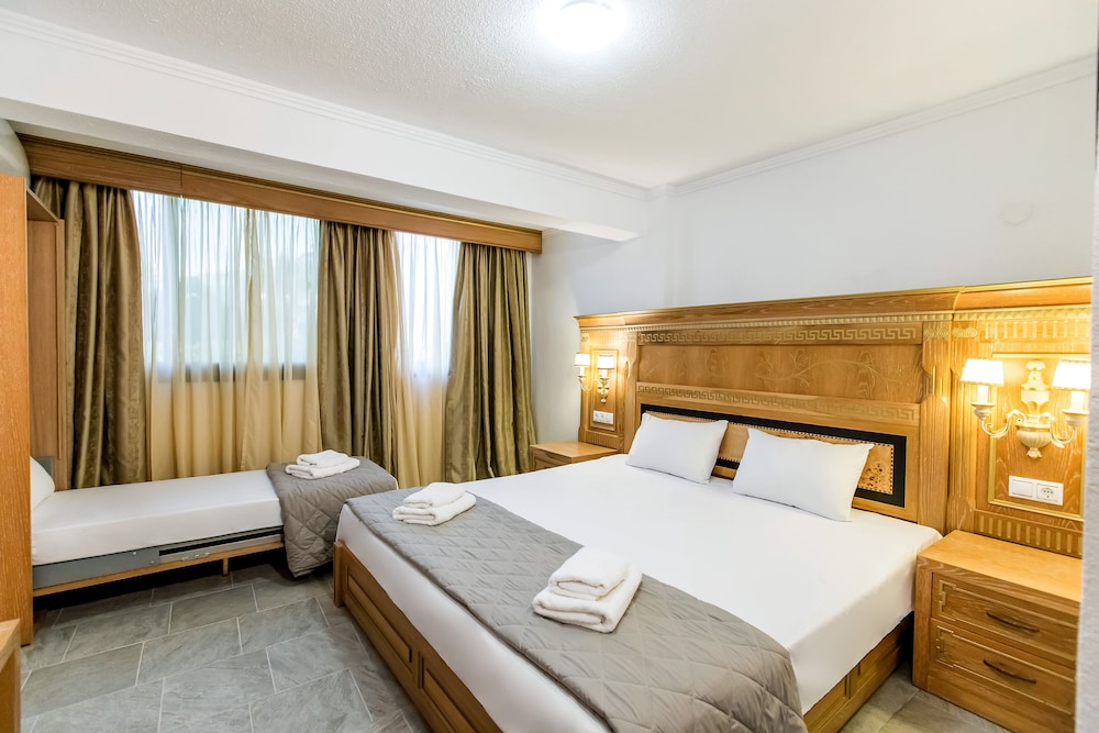 Economy Triple Room photo 1