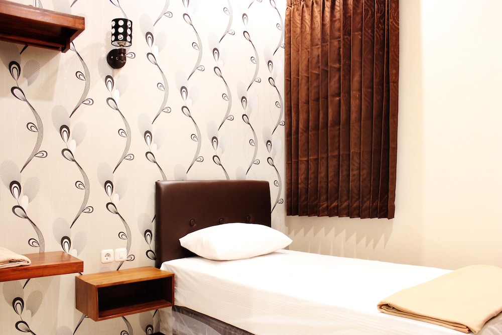 Standard Single Room, Shared Bathroom