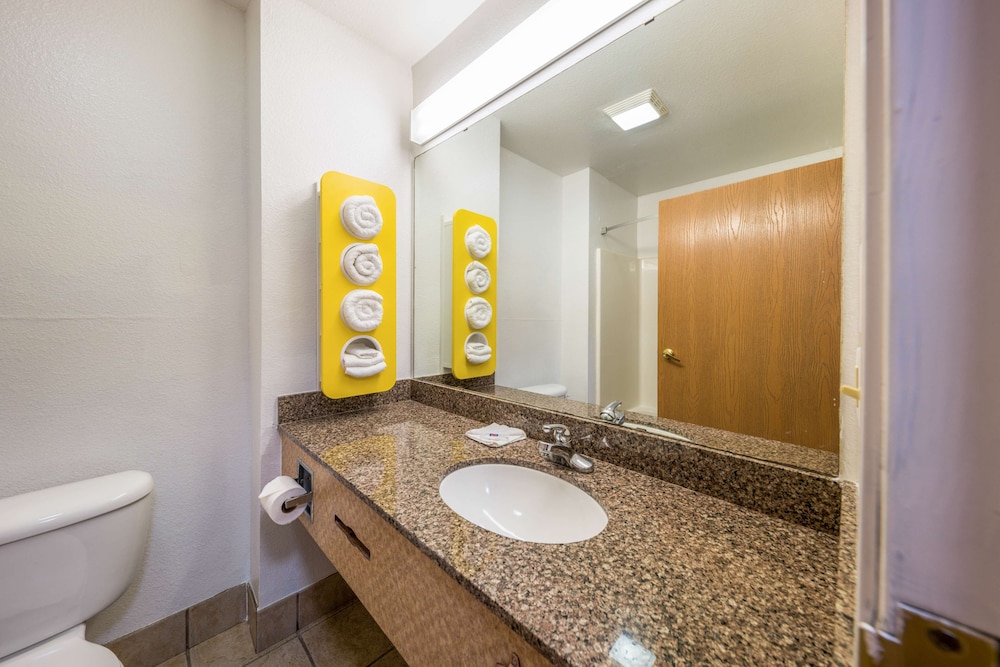Deluxe Room, Multiple Beds, Non Smoking, Refrigerator & Microwave