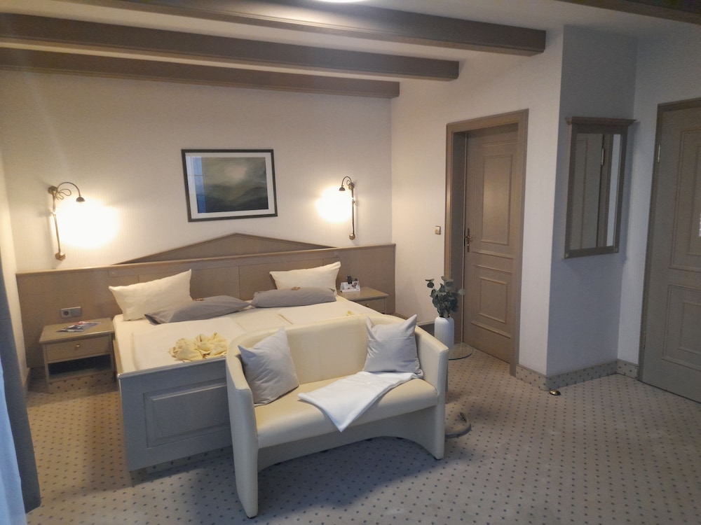 Deluxe Double Room - Photo 9