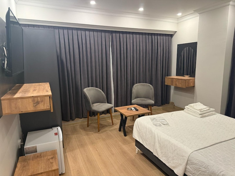 City Room photo 1