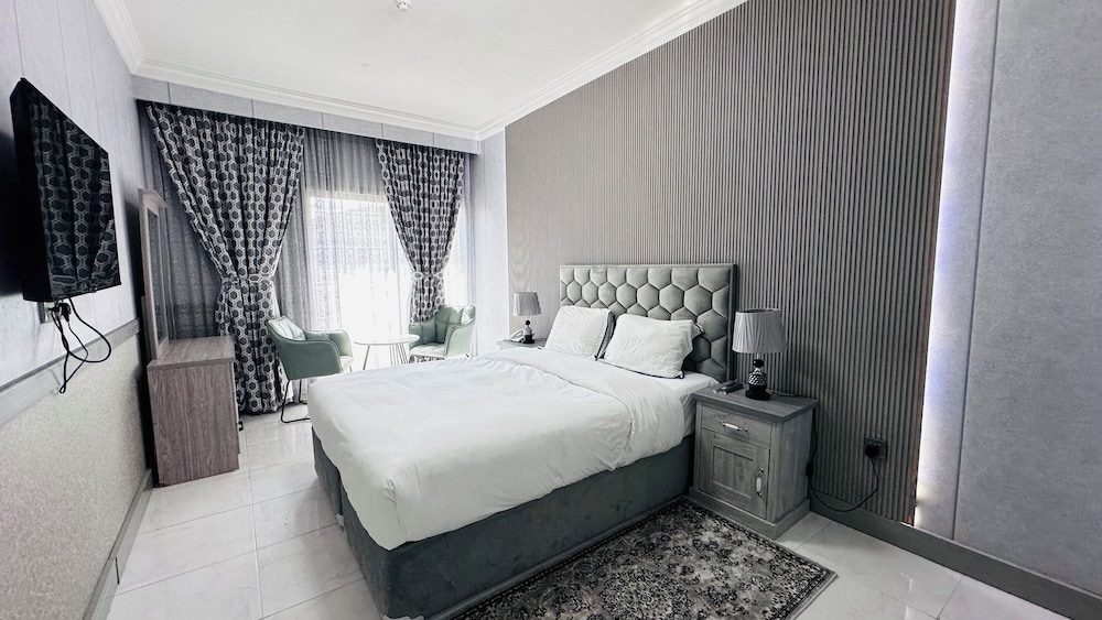 Deluxe Double Room, 1 King Bed photo 2
