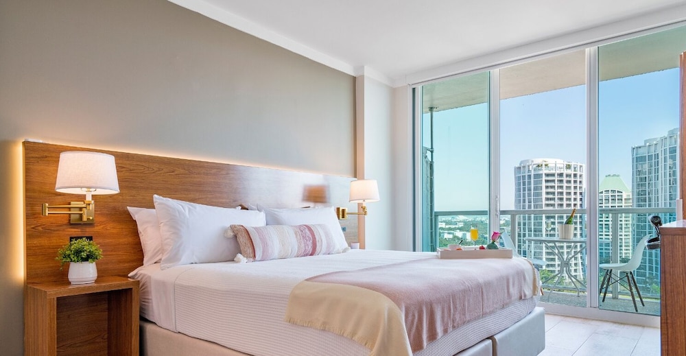 Comfort Double Room, 1 King Bed, Balcony, Partial Ocean View1708.01