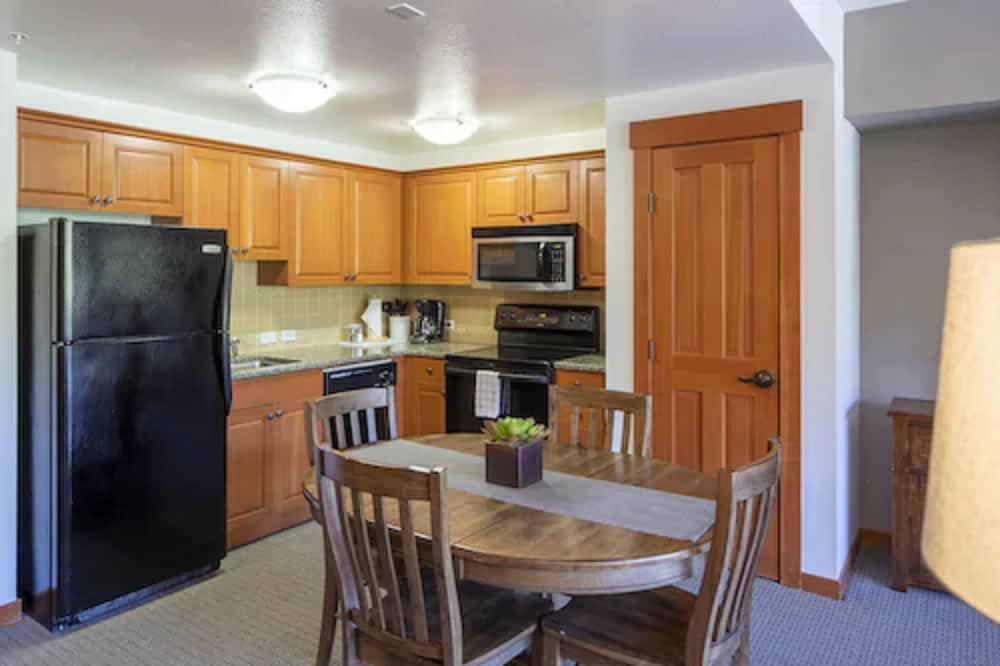 Condo (Studio Condominium) - Photo 3