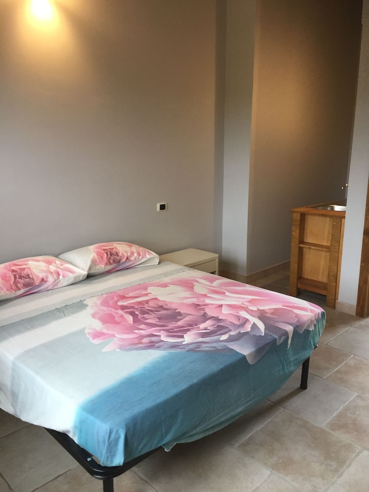 Romantic Studio, 1 Bedroom, Kitchenette, Garden View photo 2