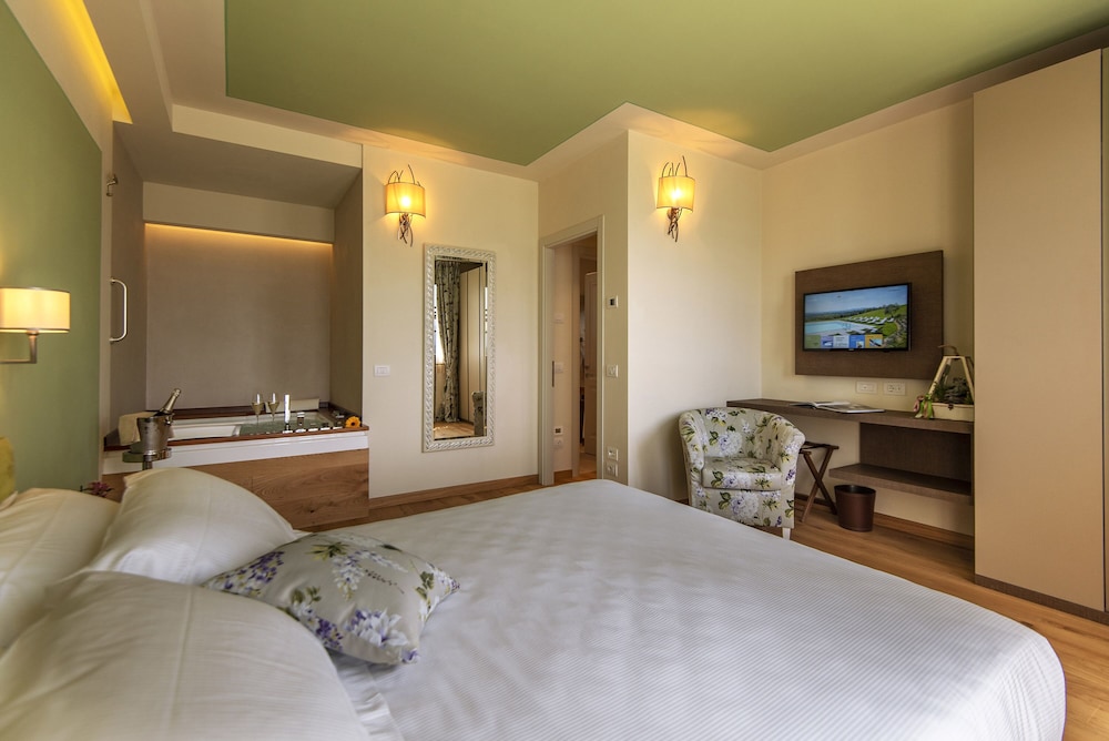 Exclusive Suite - Photo 13