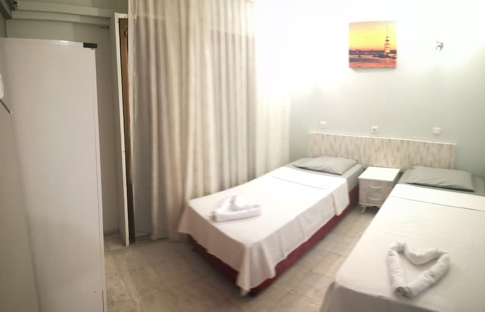 Economy Twin Room photo 1