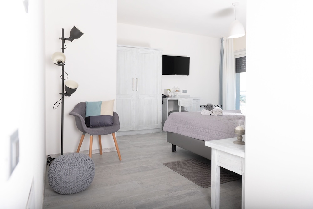 Comfort Room, Balcony