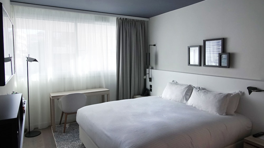 Standard Room, 1 King Bed, Balcony - Photo 19