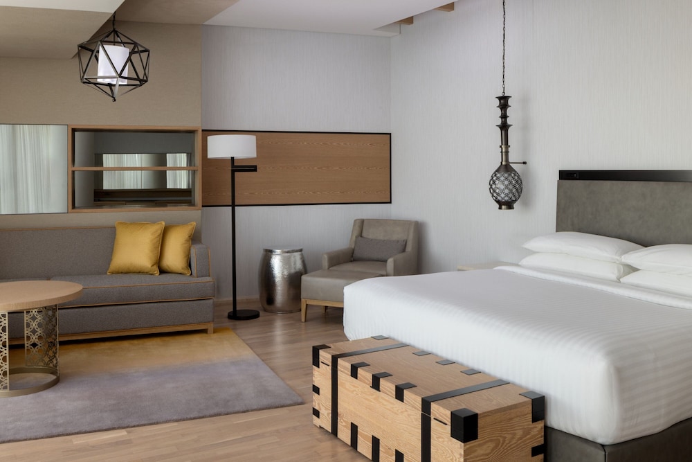Grand Room, 1 King Bed