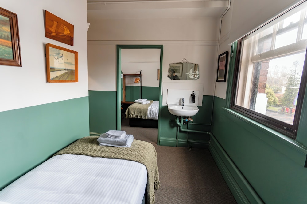 Basic Triple Room