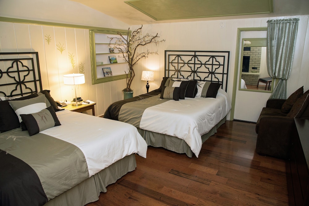 Premium 2 Queen Bed with Pull Out photo 2