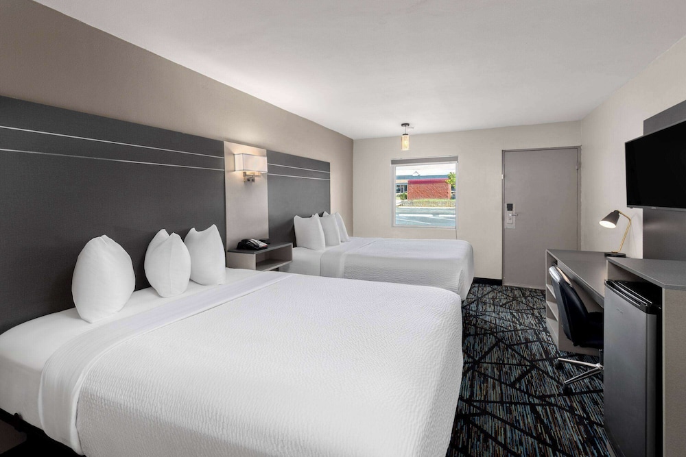 Room, 2 Queen Beds, Accessible, Non Smoking - Photo 1