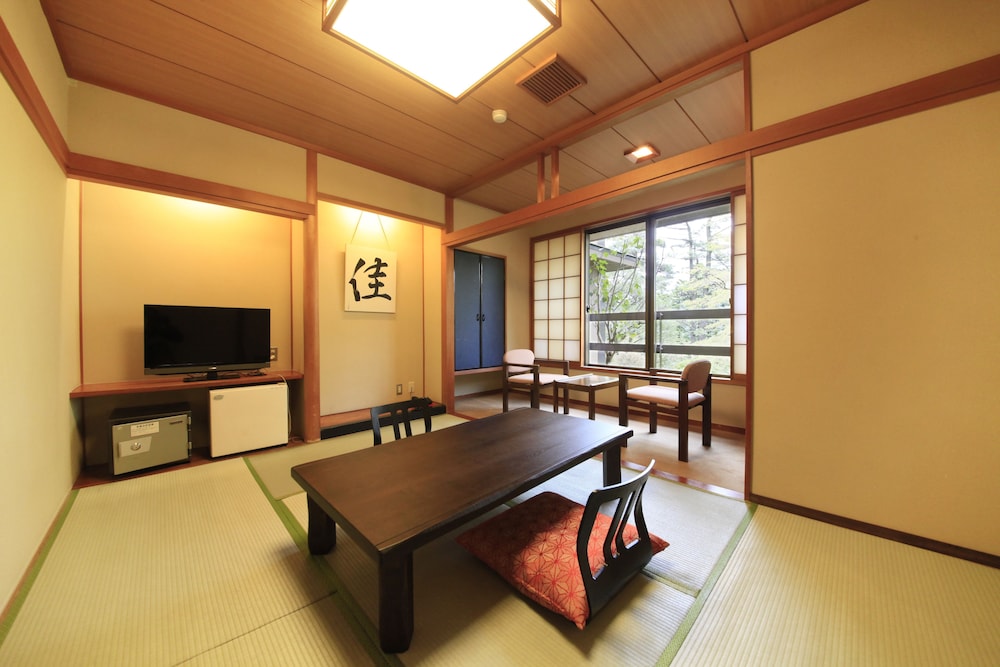 Standard Room, Non Smoking, Shared Bathroom