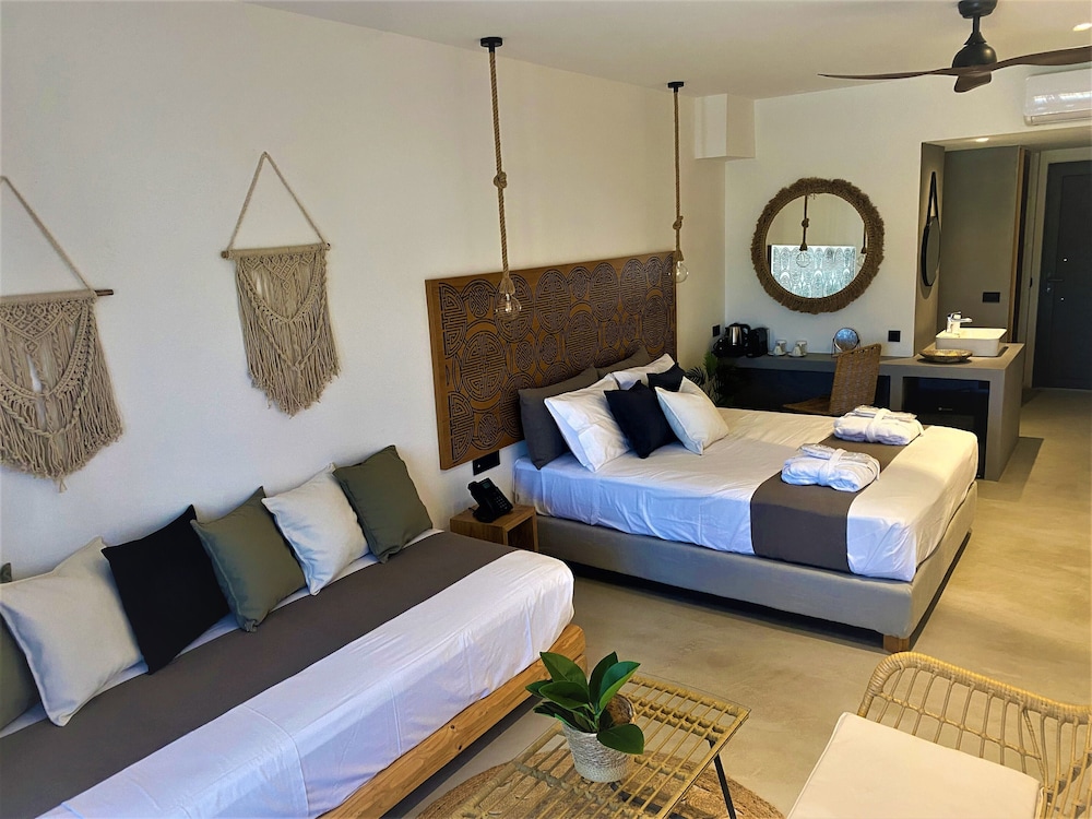 Superior Triple Room, Garden View photo 1