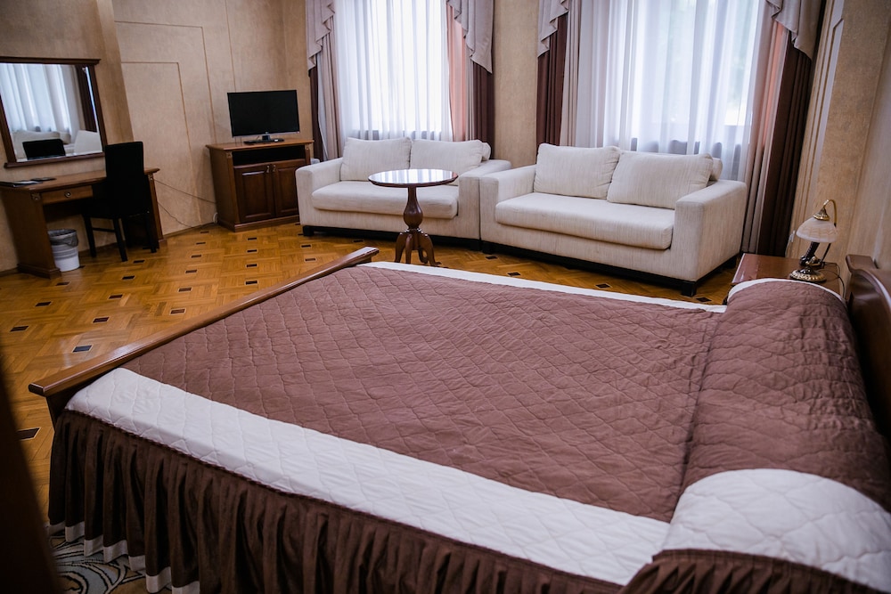 Suite, 1 King Bed photo 1
