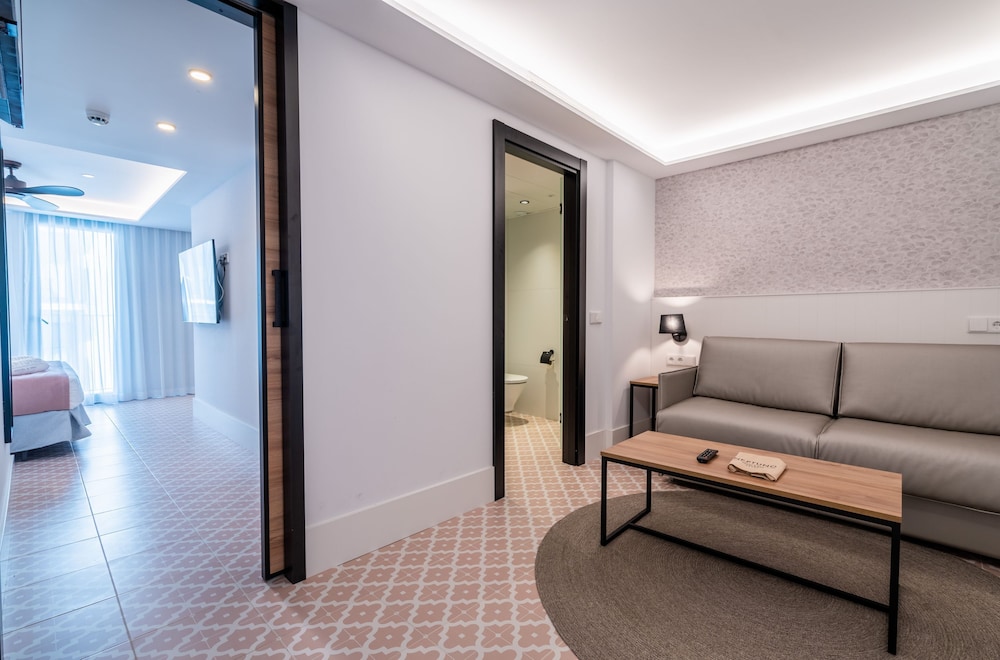 Junior Suite, Balcony (2 Adults and 2 Children) photo 2