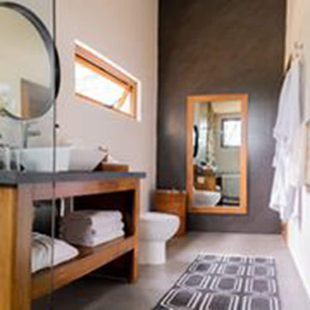 Suite, 1 King Bed, Non Smoking photo 3