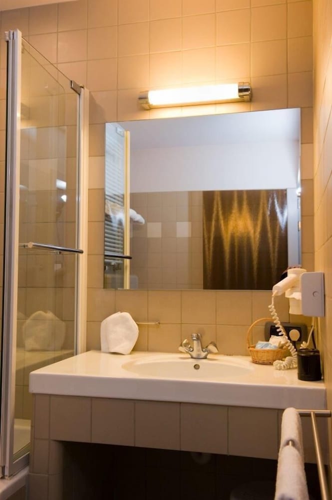 Double or Twin Room (Budget) - Photo 21