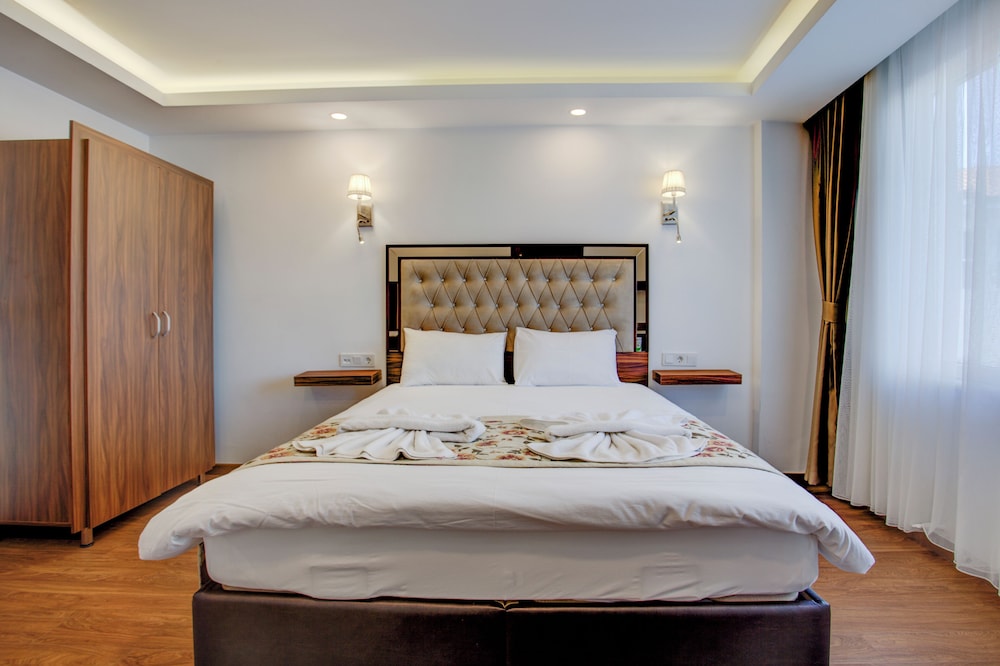 Standard Double Room with Partial Sea View photo 3