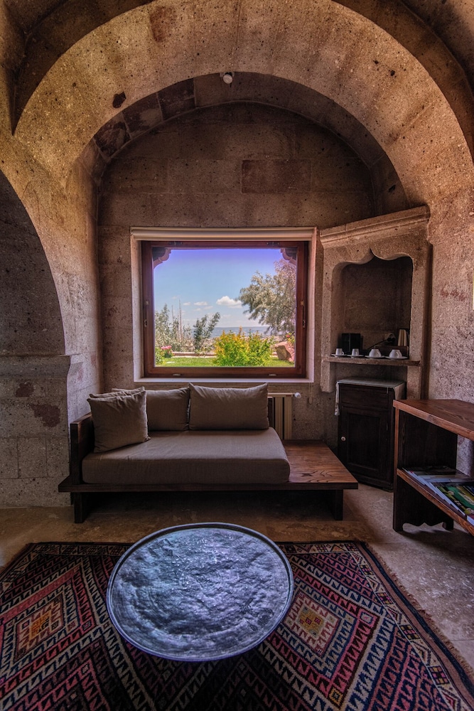 Superior Suite - Photo 6