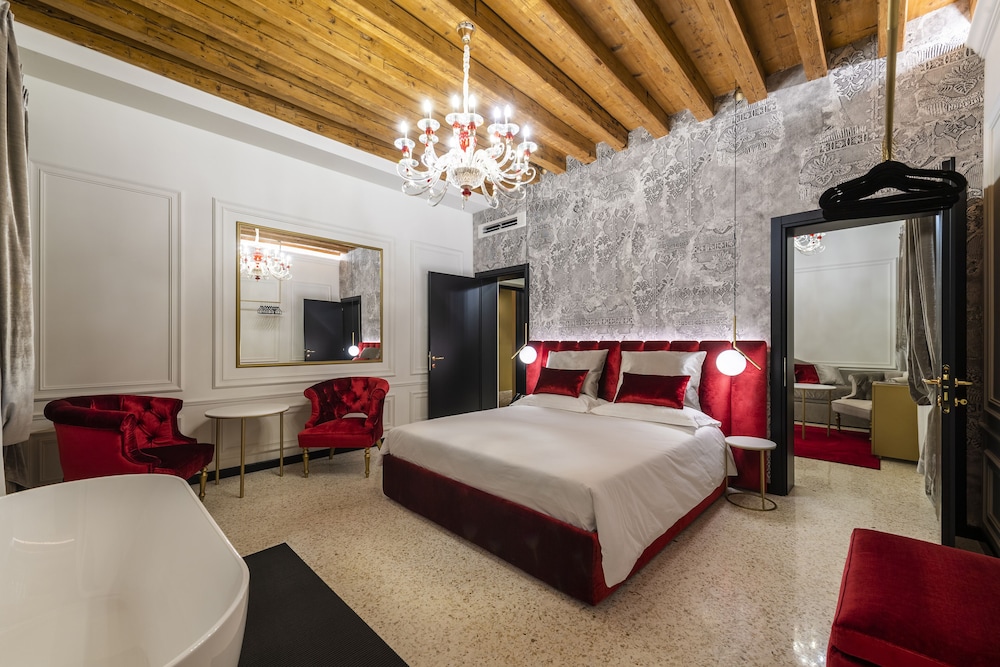 Honeymoon Suite, Annex Building photo 1
