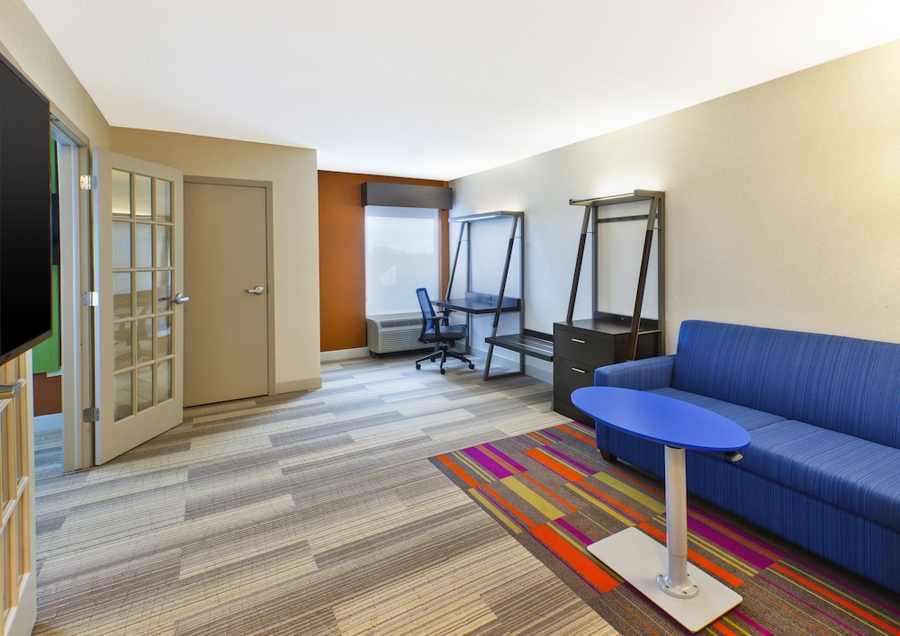 Suite, 1 King Bed photo 2