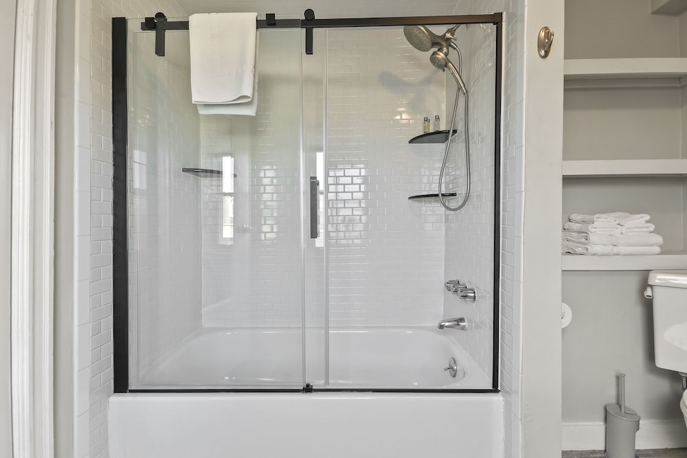 Romantic Double Room, Private Bathroom, Sea View (The Overlook Room) photo 3
