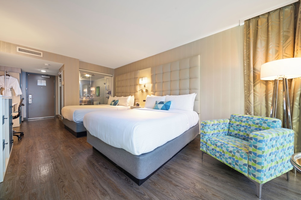 Deluxe Quadruple Room, 2 Queen Beds