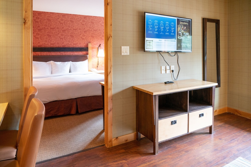 Superior Room, 1 King Bed, Balcony - Photo 8