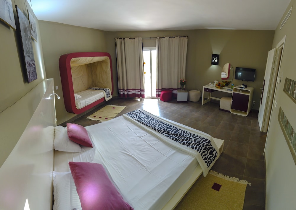 Family Room, Multiple Beds