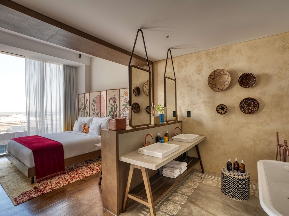 Suite (Large Artist Village)