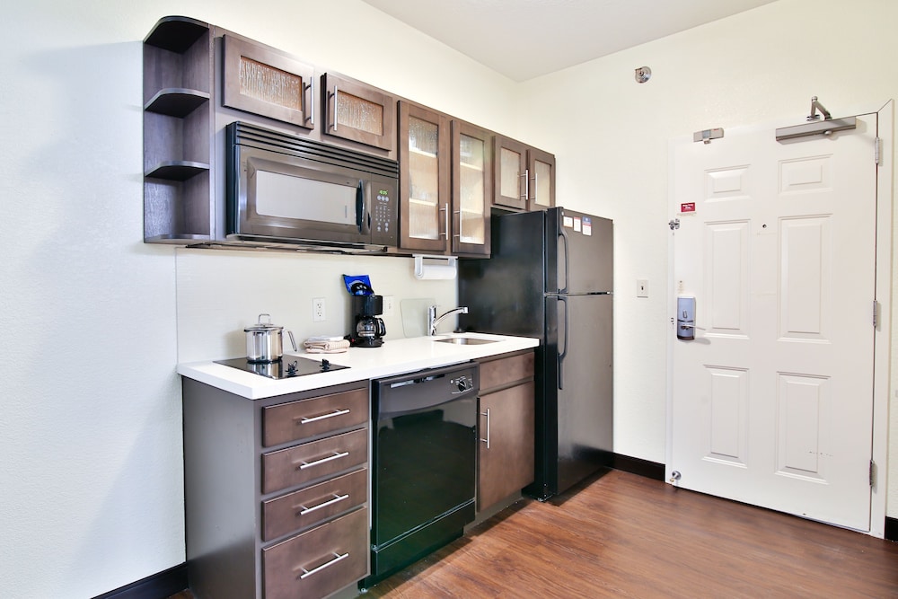 Suite, 1 Bedroom - Photo 12