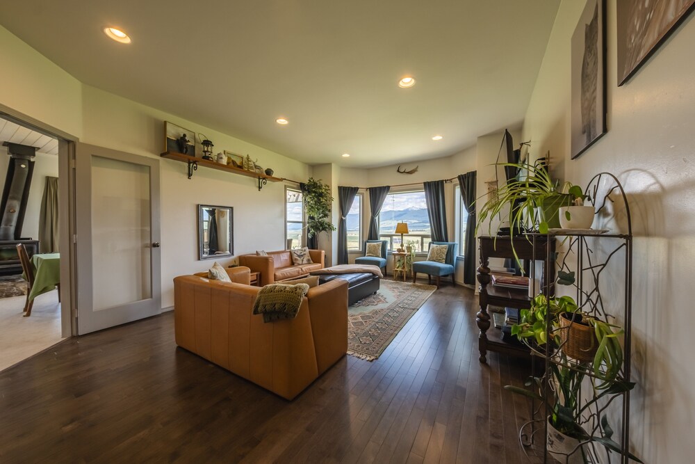 House, Multiple Beds, Fireplace, Mountain View photo 3