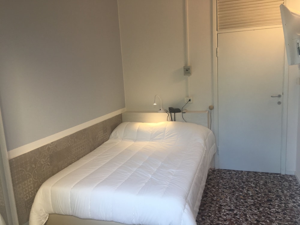Double Room Single Use, Shared Bathroom, Sea View photo 2