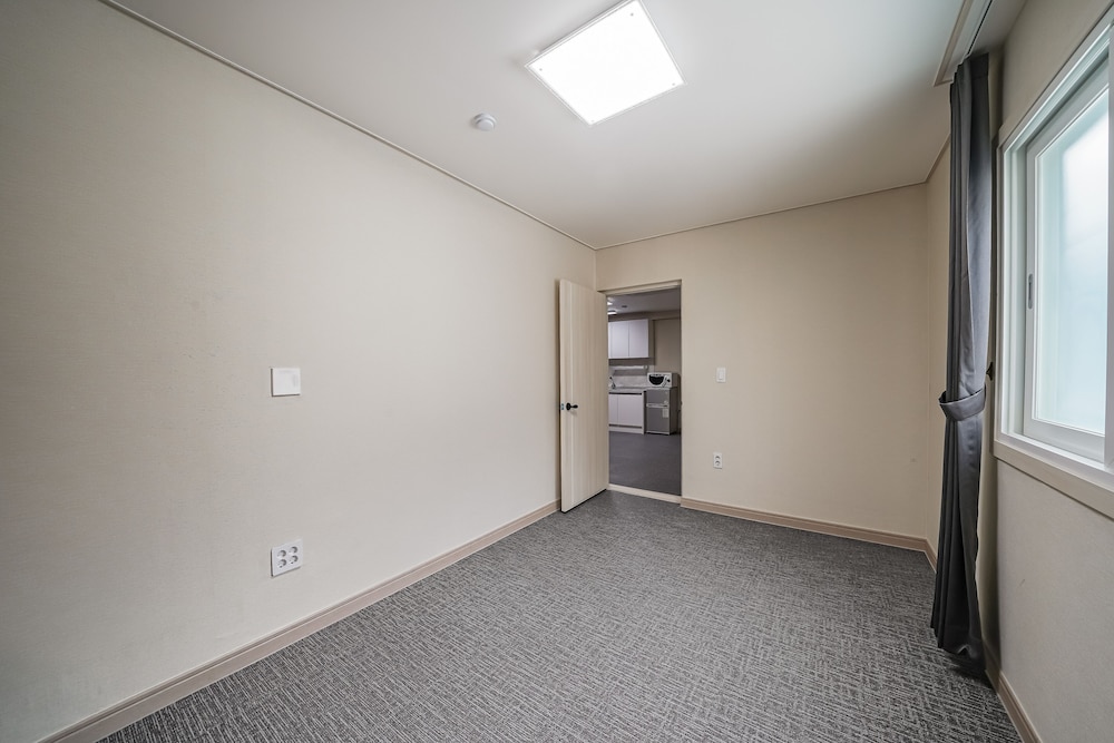 Residence Family Room - Photo 5