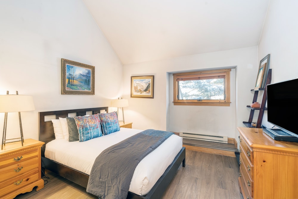 Condo, 2 Bedrooms