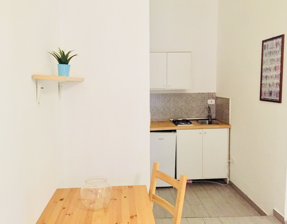 Apartment, Kitchenette (Uno)