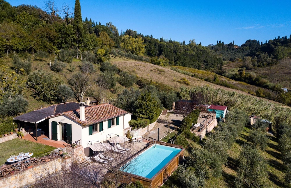 Villa photo 2