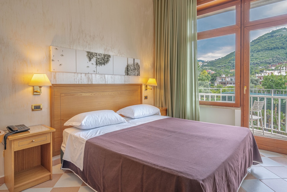 Standard Double or Twin Room, Balcony - Photo 10