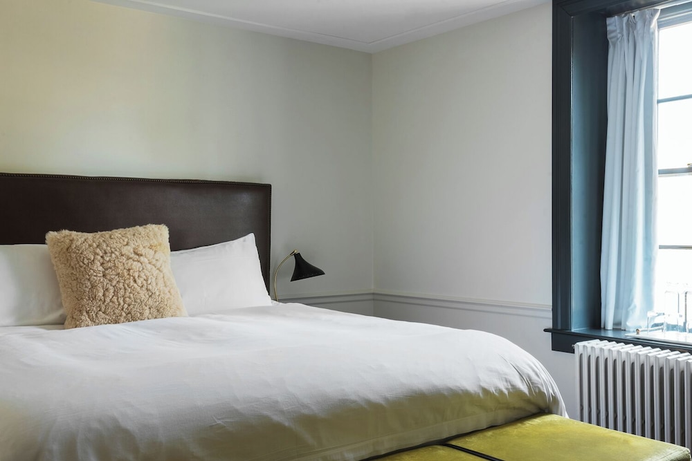 Classic Room, 1 King Bed