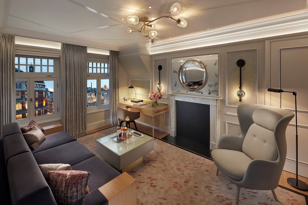 Suite (Sloane) photo 1